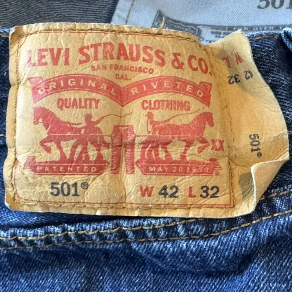 Levi's Levi Strauss Mens 501 Jeans‎ Size 42x32 Button Fly Dark Wash Red Tab
